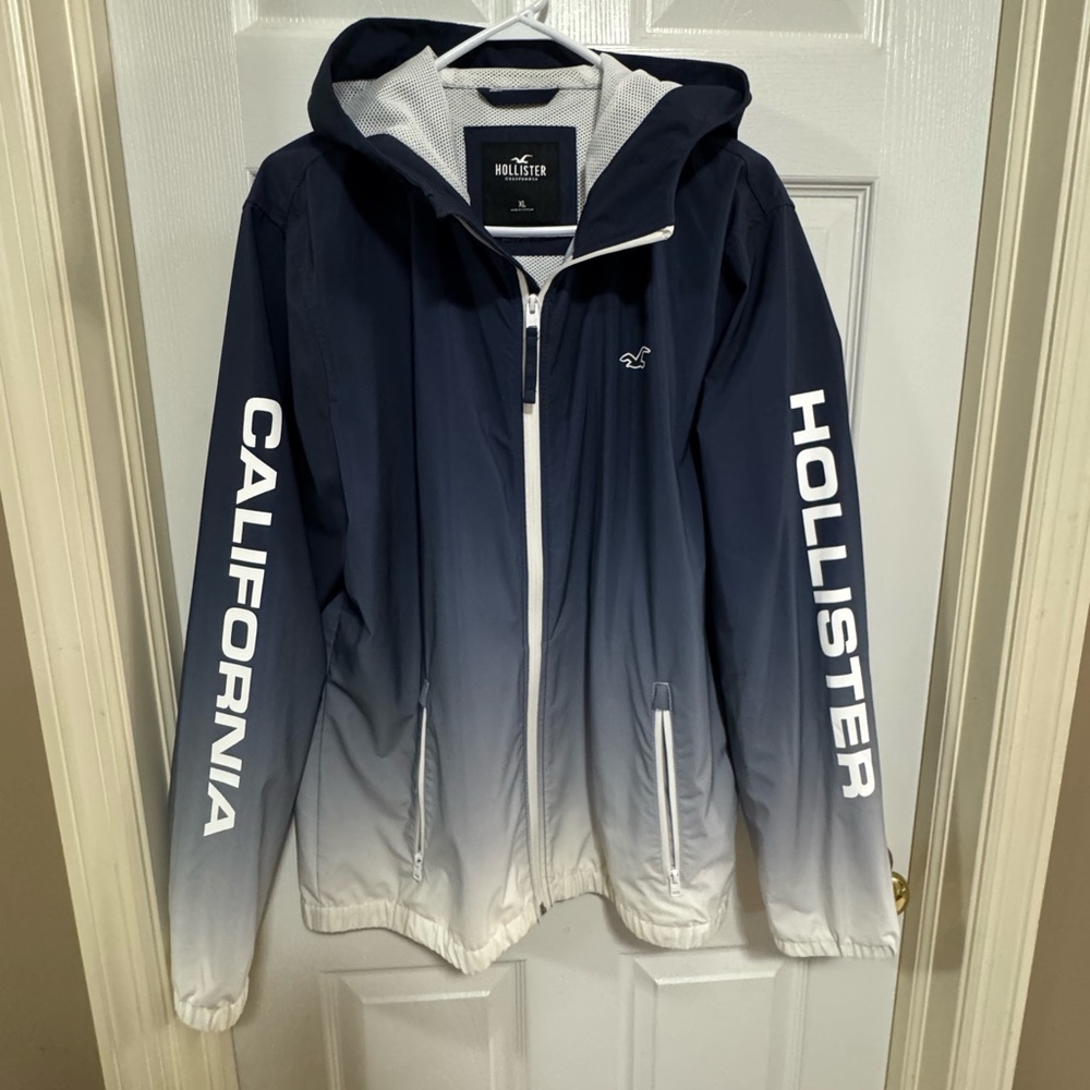 Hollister Men's Blue and White Windbreaker